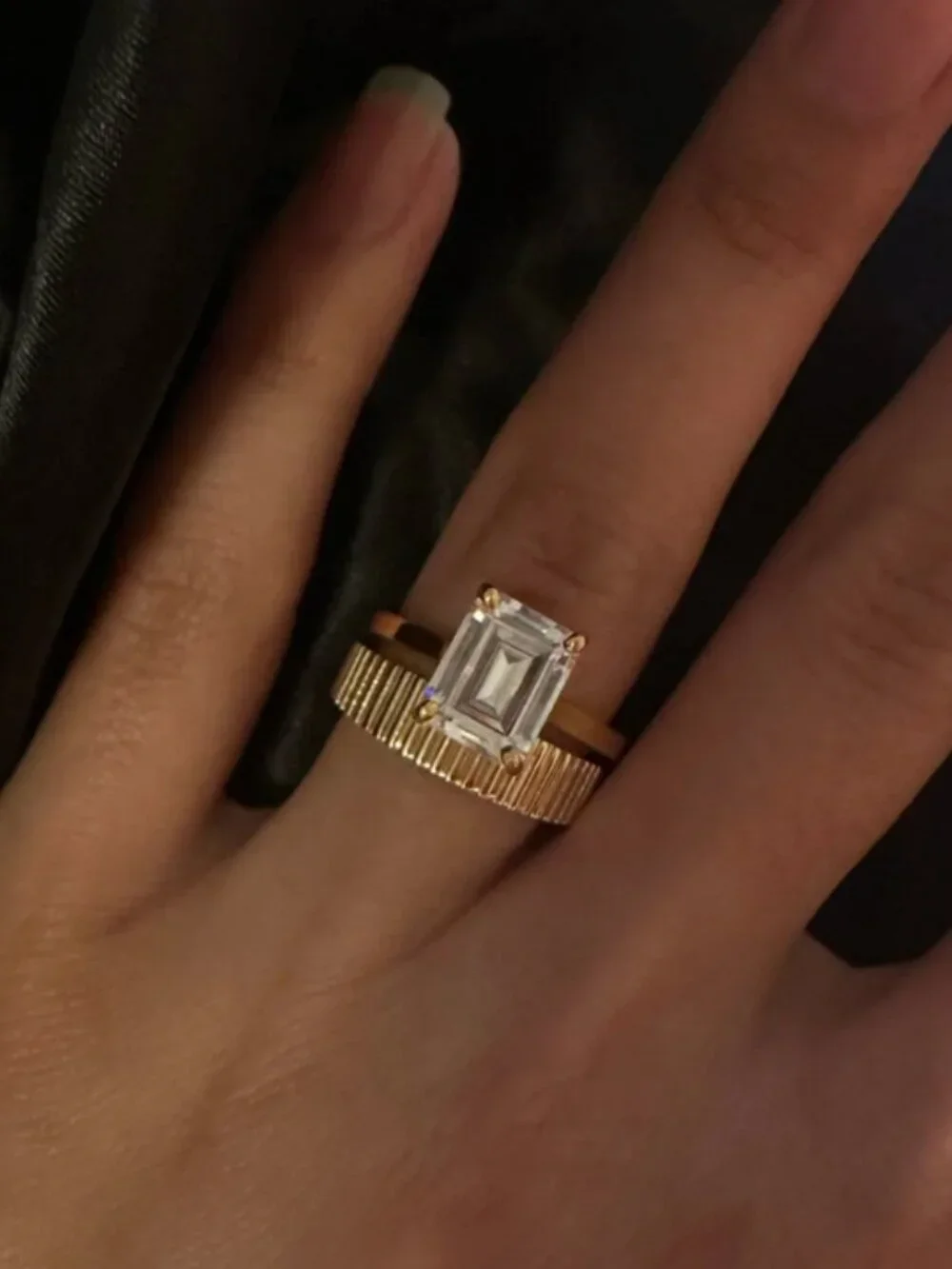 14k Solid Gold Ring Fluted - Picture 3 of 4
